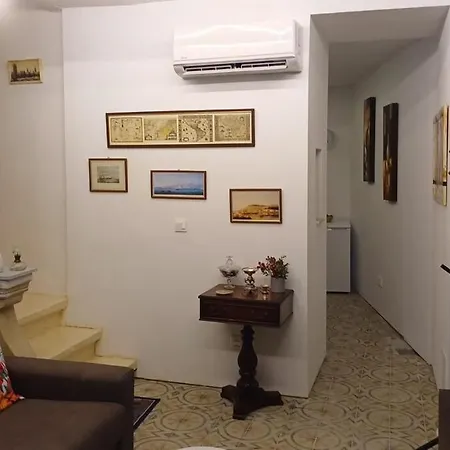 Vincenti's Rest In - A Traditional Old House