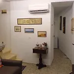 Vincenti's Rest In - A Traditional Old House