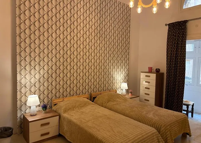 Vincenti's Rest In - A Traditional Old House